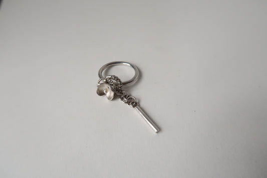Tiny flower and chain ring